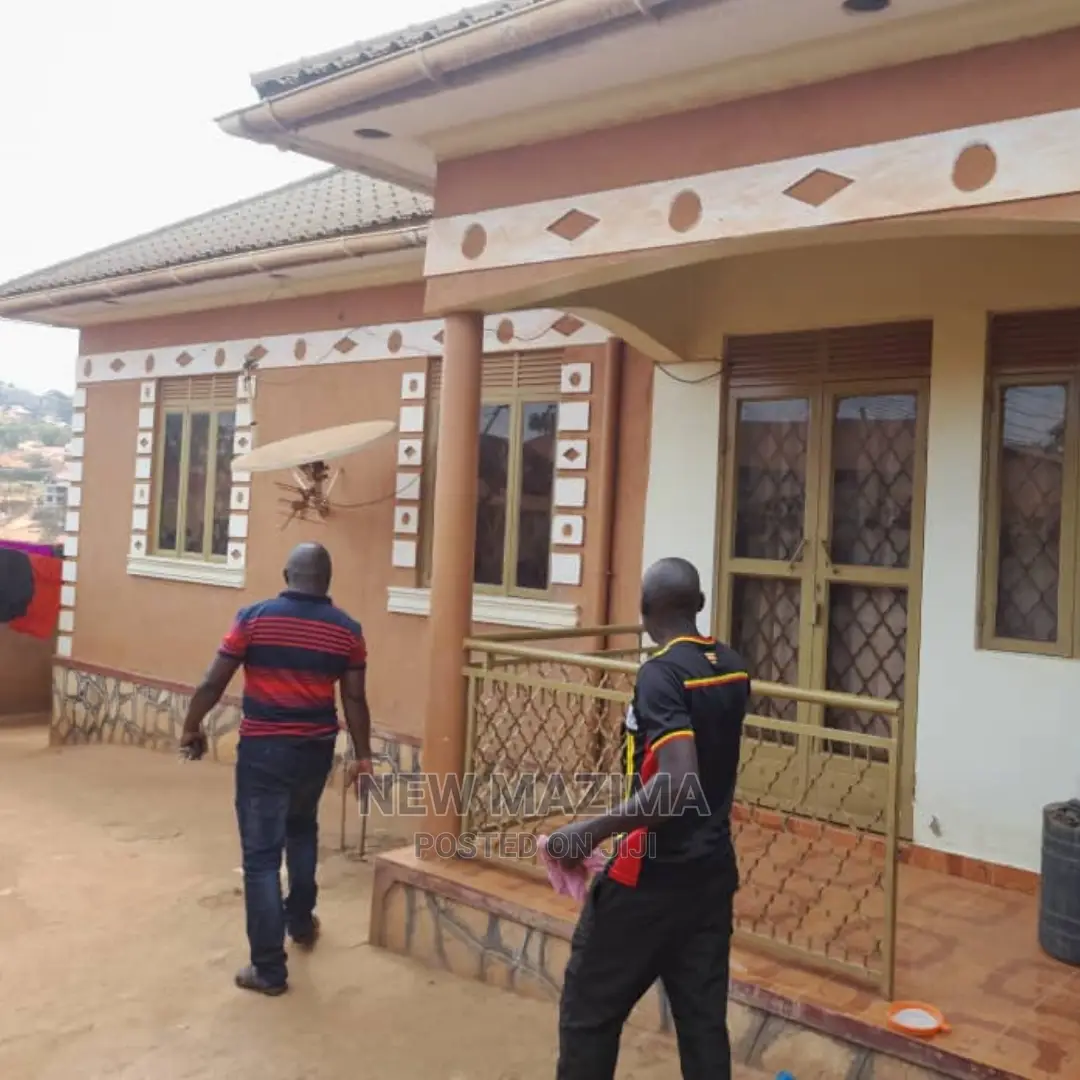 3bdrm House in Salaama Munyonyo Rd, Makindye for sale in Makindye