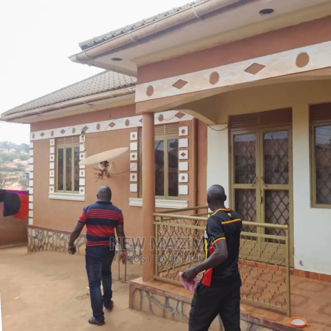 3bdrm House in Salaama Munyonyo Rd, Makindye for sale in Makindye