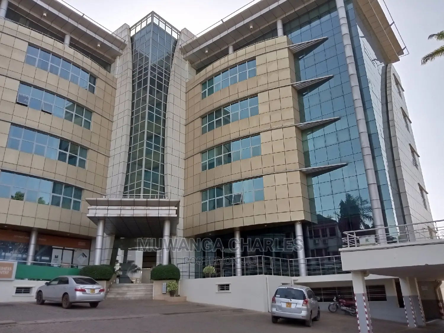 Spacious Building in Central Division