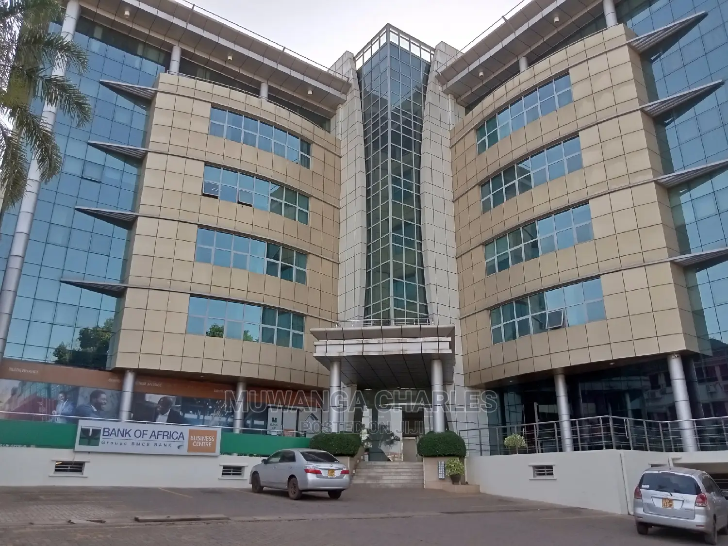 Spacious Building in Central Division