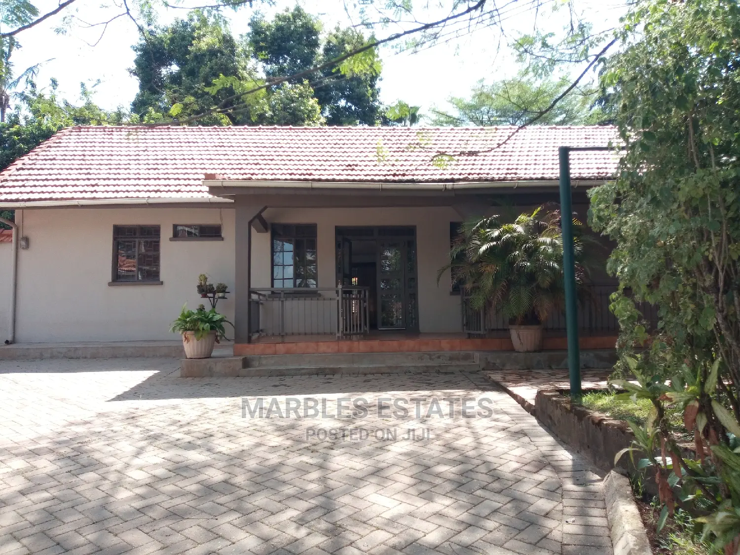3bdrm Bungalow in Kololo, Central Division for Rent in Central Division