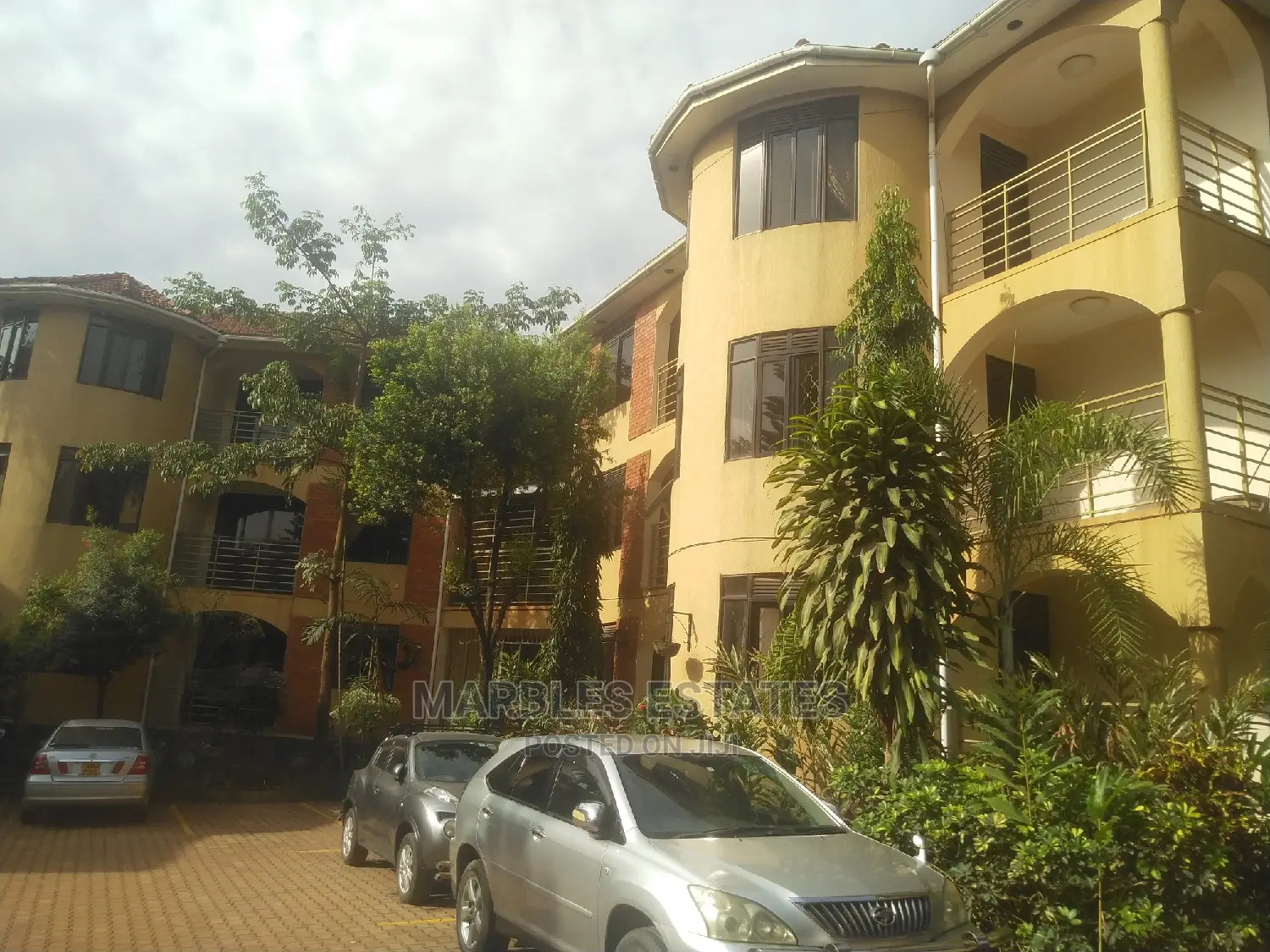 3bdrm Apartment in Muyenga, Central Division for Rent in Central Division