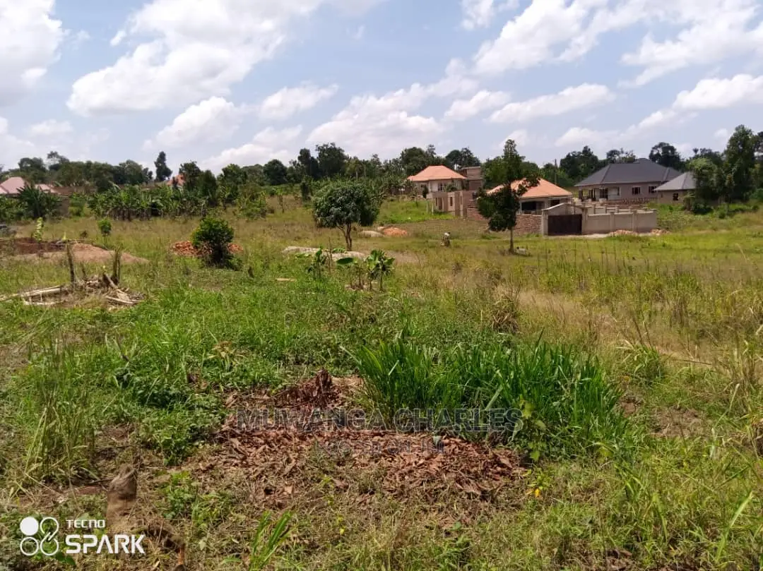 100x100ft Plot of Land for Sale in Bueate in Central Division