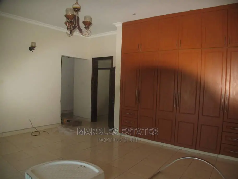 5bdrm House in Muyenga, Central Division for Sale in Central Division