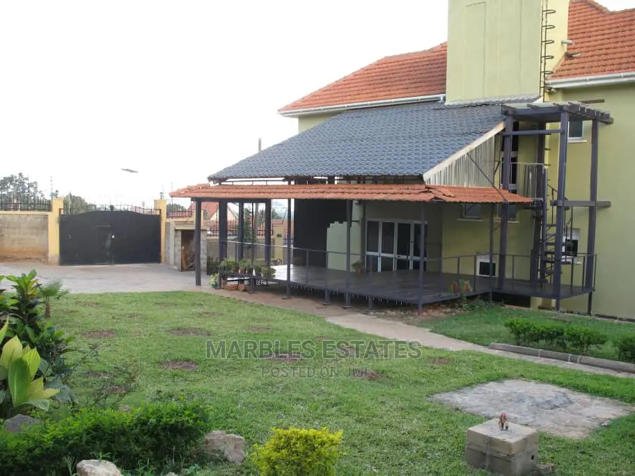 5bdrm House in Muyenga, Central Division for Sale in Central Division