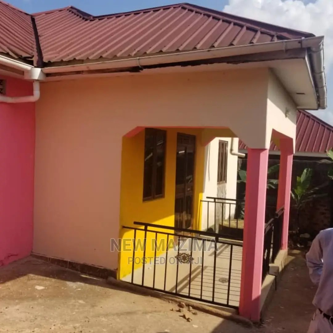 3bdrm House in Bulenga Town, Division a for Sale in Division A