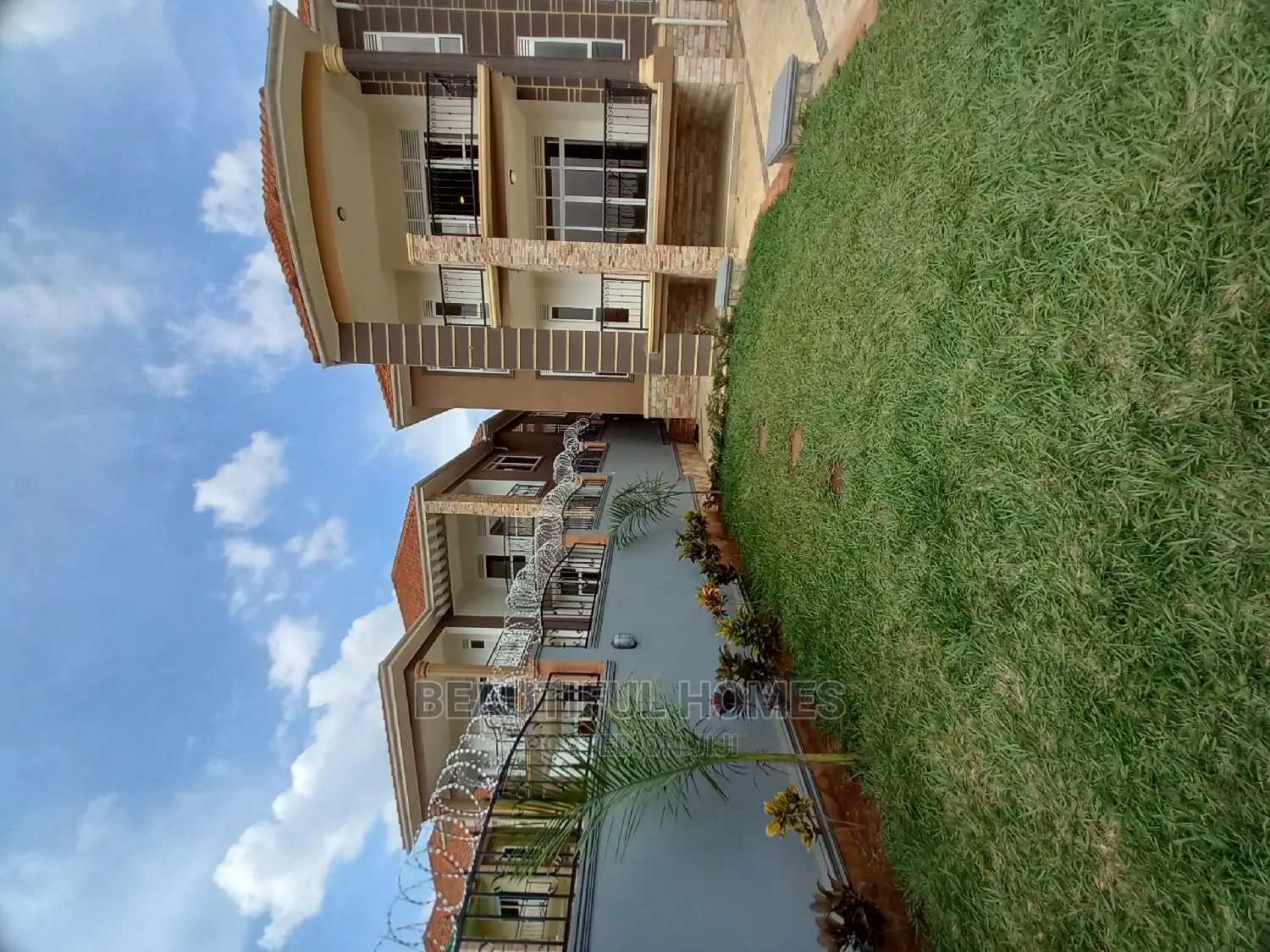 Furnished 6bdrm Mansion in Kira Tarmack for Sale in Kira