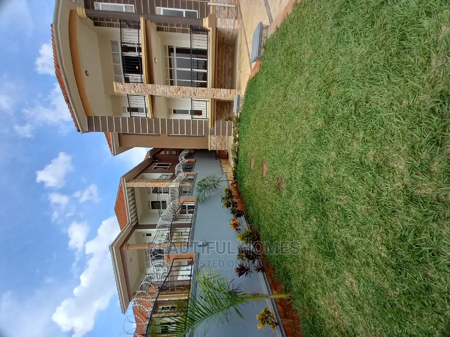 Furnished 6bdrm Mansion in Kira Tarmack for Sale in Kira