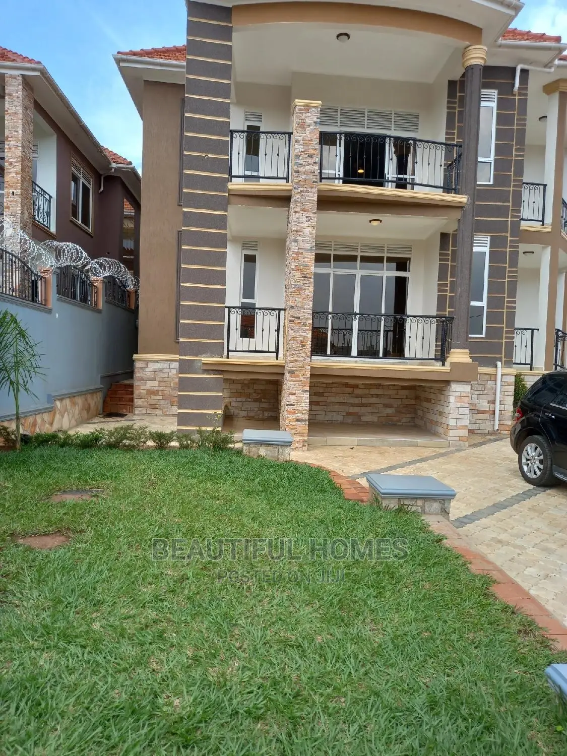 Furnished 6bdrm Mansion in Kira Tarmack for Sale in Kira
