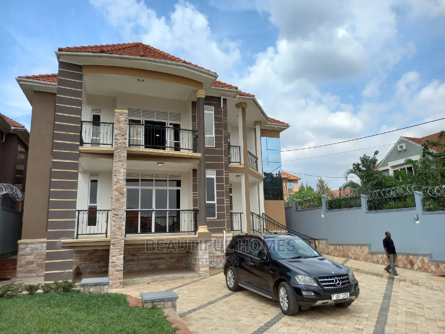 Furnished 6bdrm Mansion in Kira Corporate, Central Division for Sale in Central Division