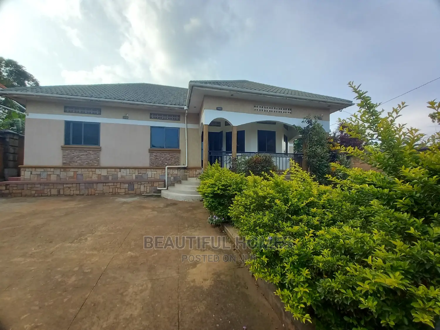 Furnished 4bdrm Bungalow in Kira Corporate for Sale in Kira