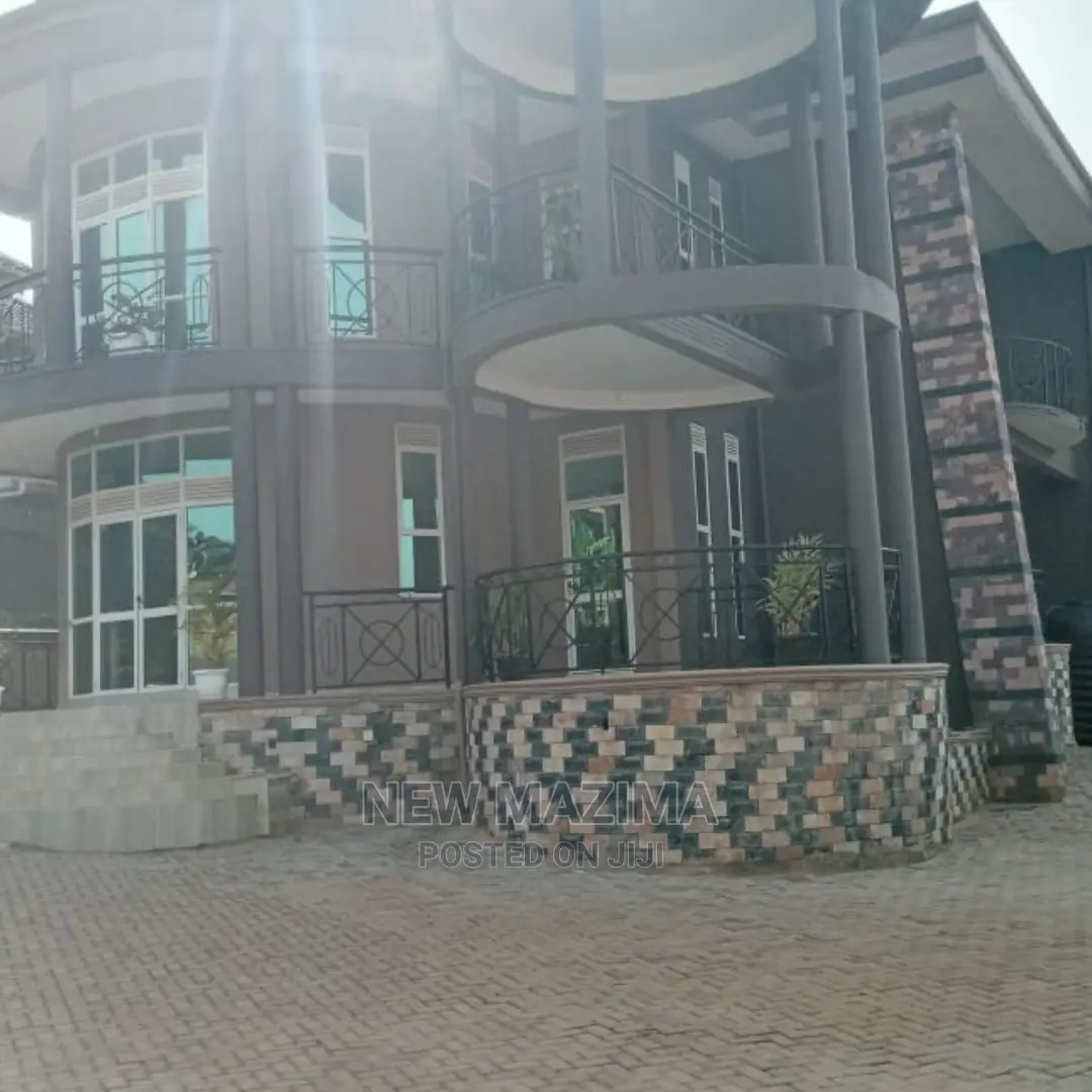 5bdrm Maisonette in Buziga Heights, Division a for Sale in Division A
