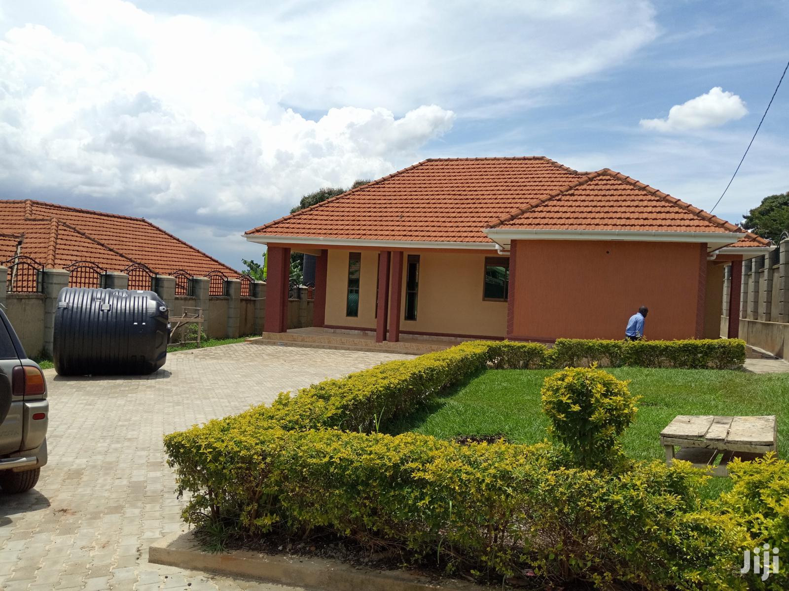 Kira Posh Mansion in a Big Compound for Sell in Kampala