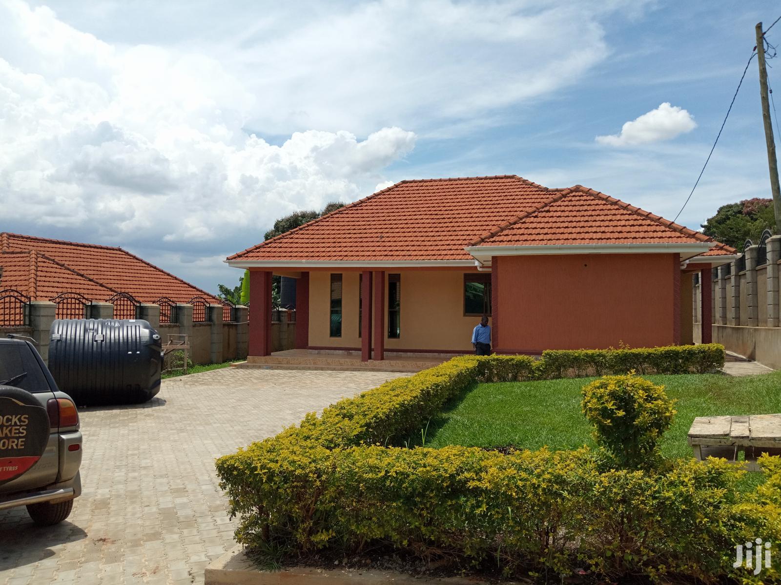 Kira Posh Mansion in a Big Compound for Sell in Kampala