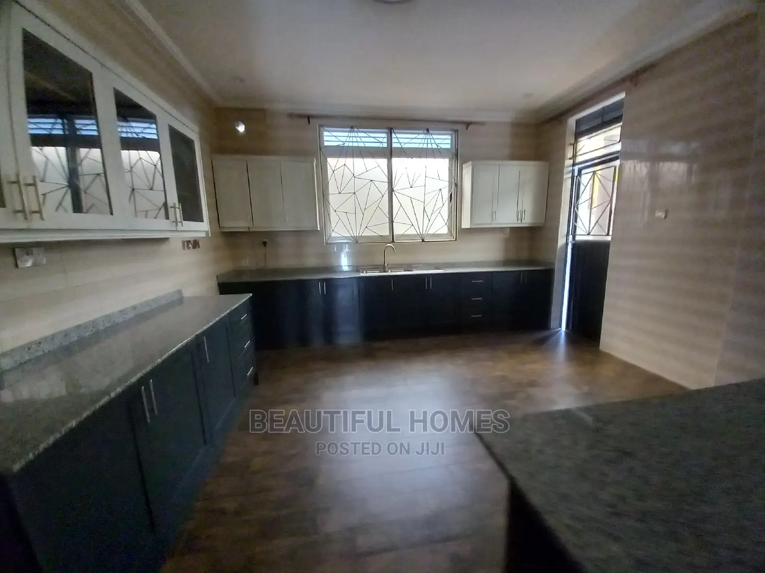 Furnished 6bdrm Duplex in Kira Tarmacked for Sale in Kira