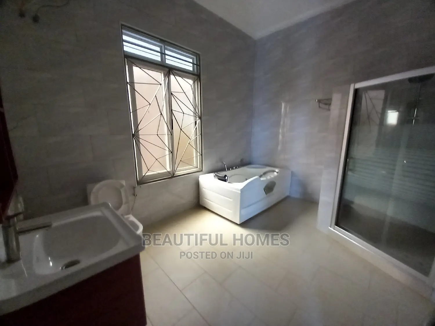 Furnished 6bdrm Duplex in Kira Tarmacked for Sale in Kira