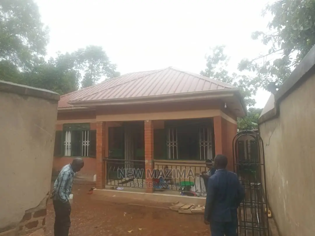 2bdrm House in Salaama Munyonyo Rd, Central Division for Sale in Central Division