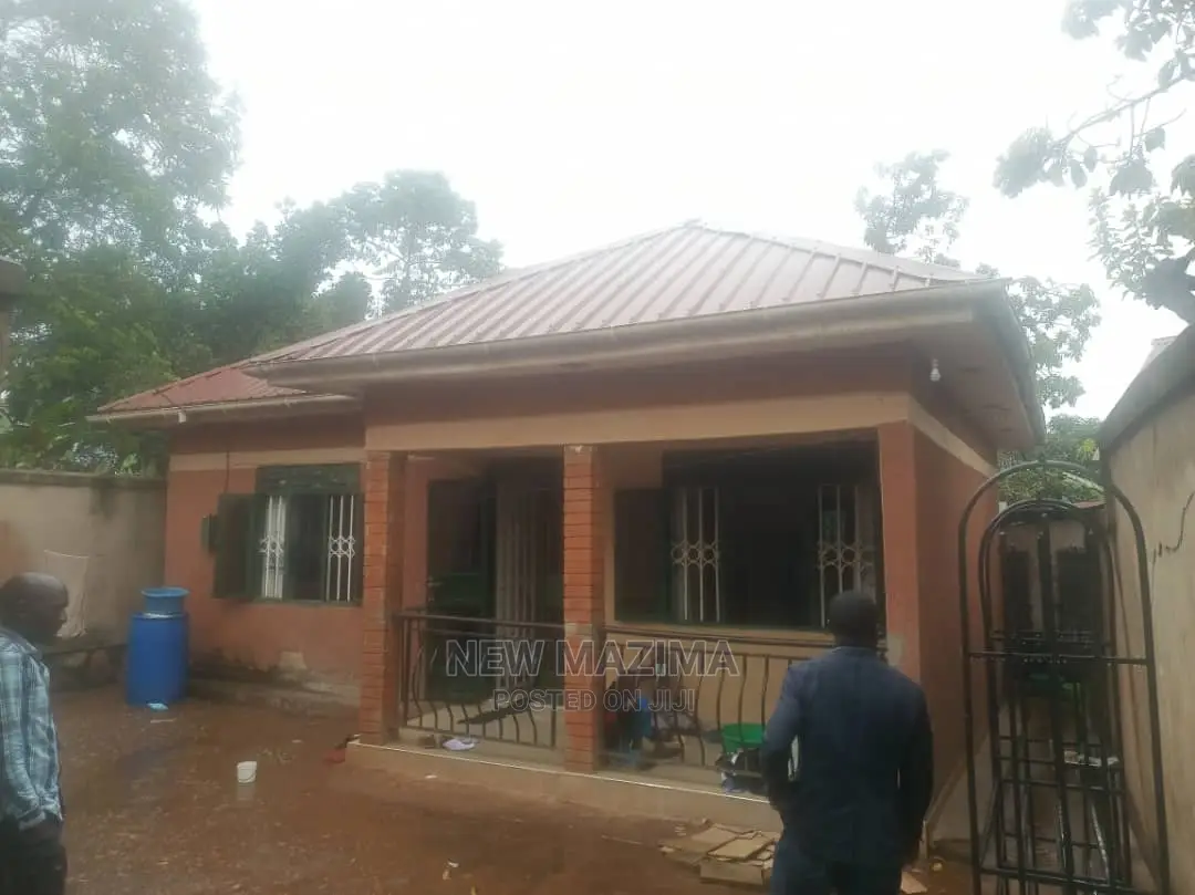 2bdrm House in Salaama Munyonyo Rd, Central Division for Sale in Central Division