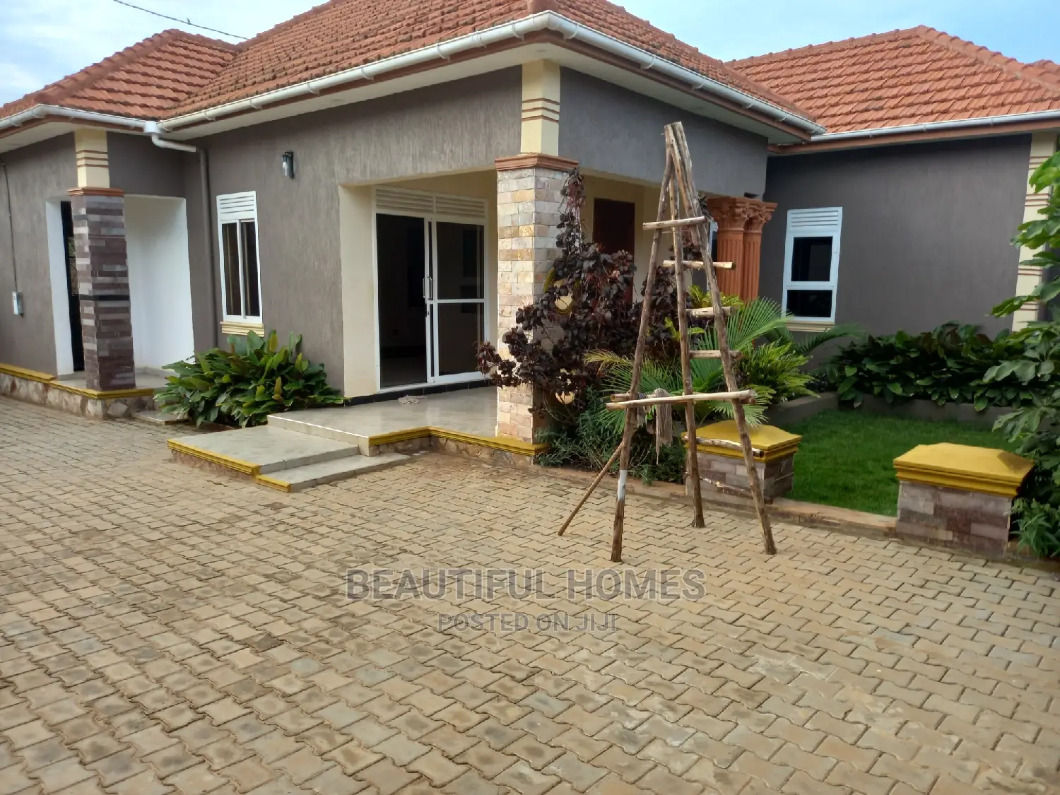 Furnished 4bdrm House in Kira Mamerito Road for Sale in Kira