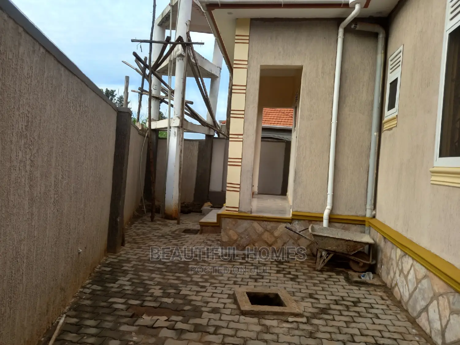 Furnished 4bdrm House in Kira Rich Estate for Sale in Kira