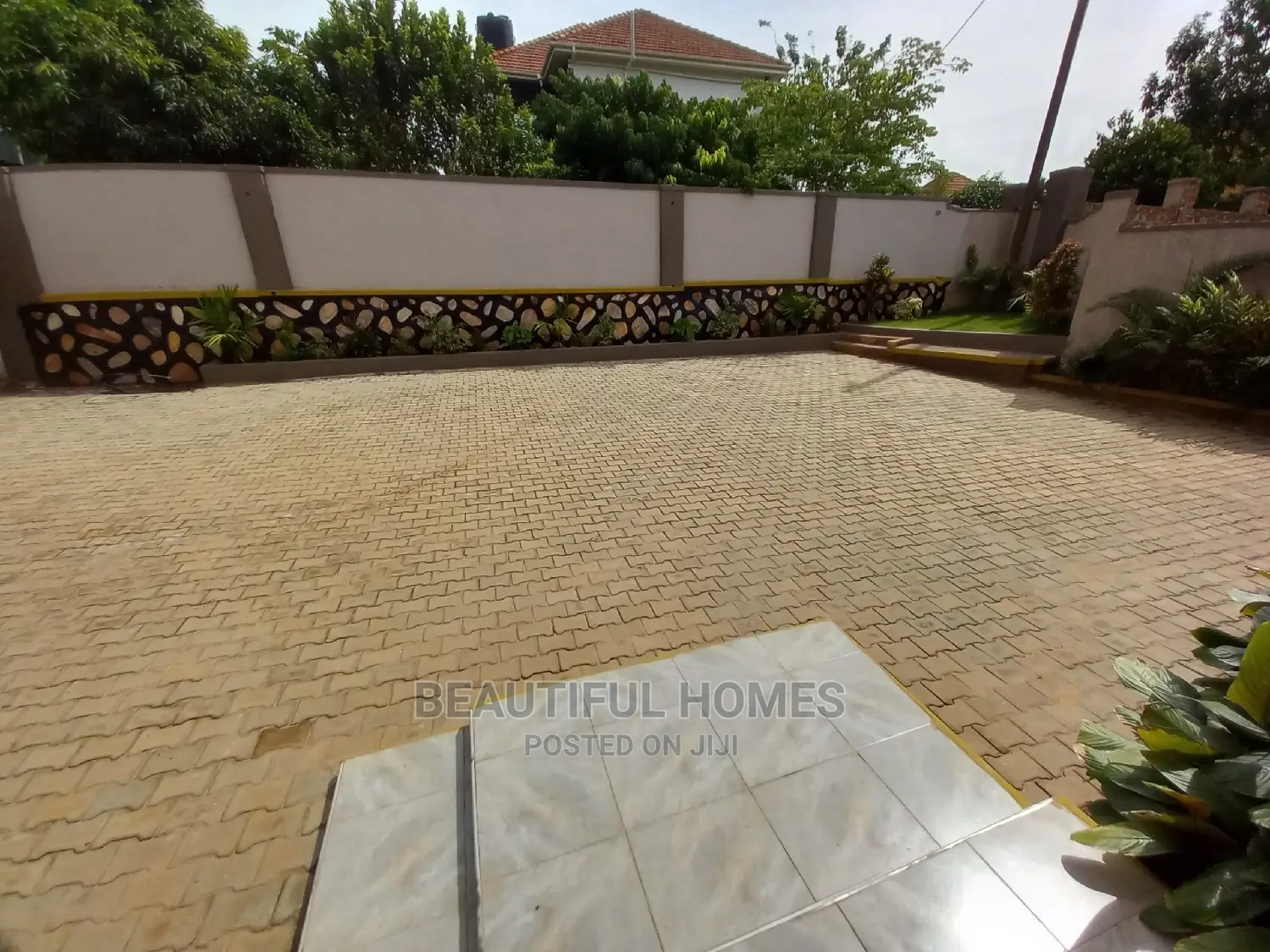 Furnished 4bdrm House in Kira Awesome for Sale in Kira