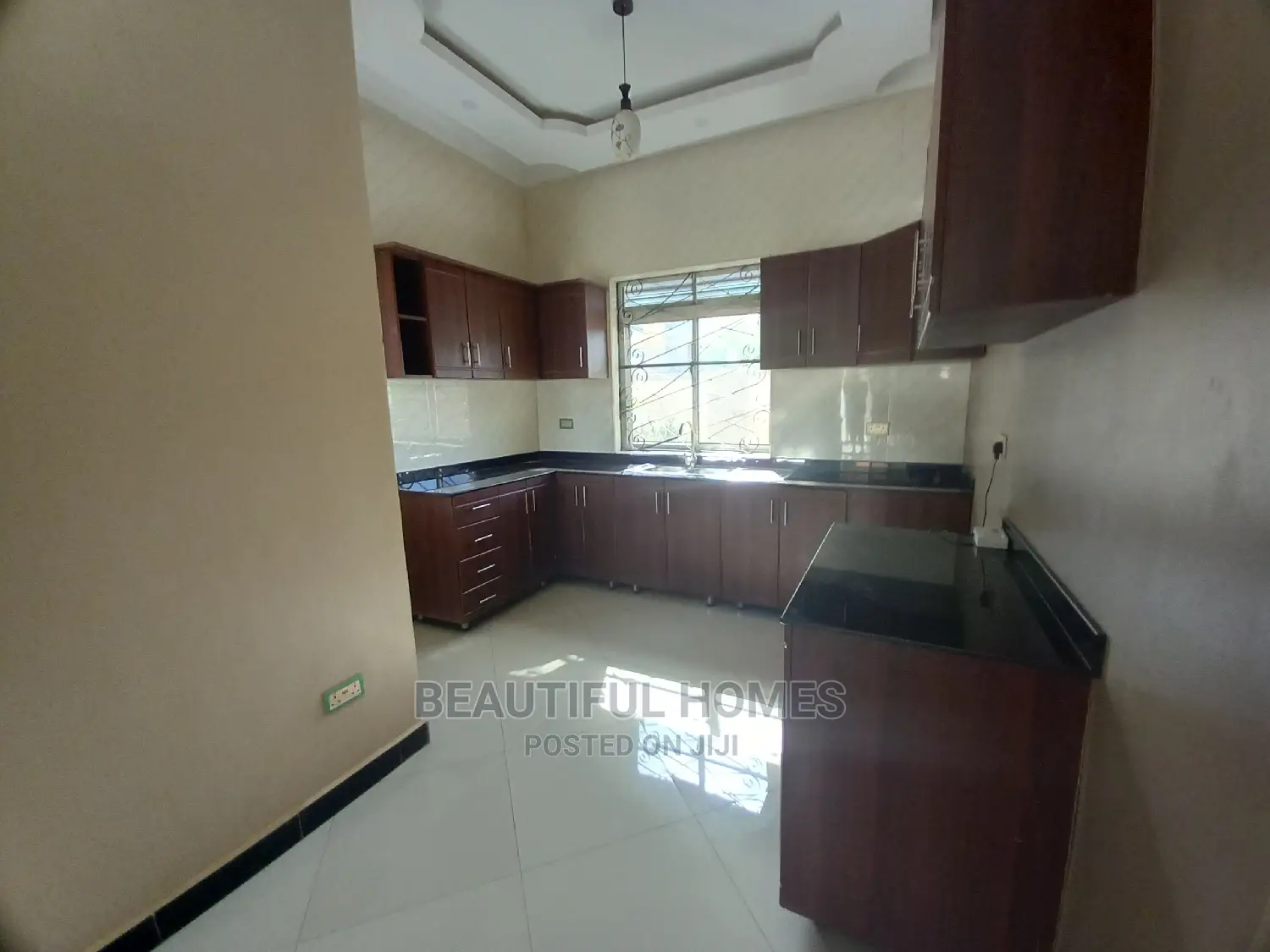 Furnished 4bdrm House in Kira Corporate Zone for Sale in Kira