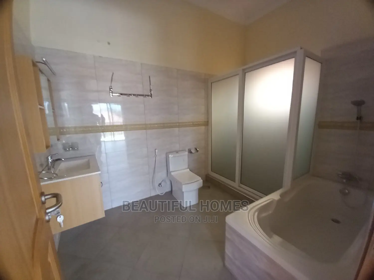 Furnished 4bdrm Bungalow in Kira First Class for Sale in Kira