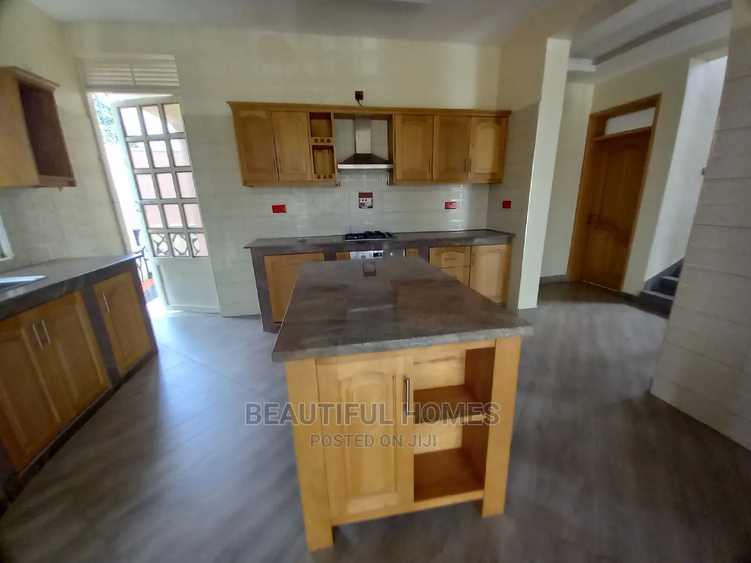 Furnished 5bdrm Duplex in Kira Most Corporate for Sale in Kira