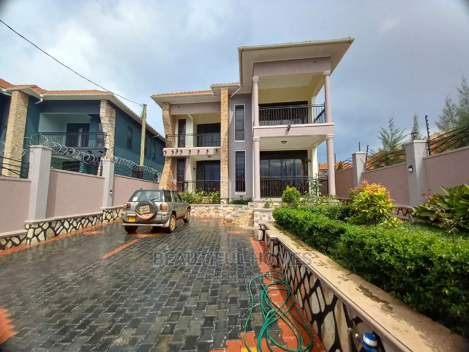 Furnished 5bdrm Mansion in Kira Organised for Sale in Kira