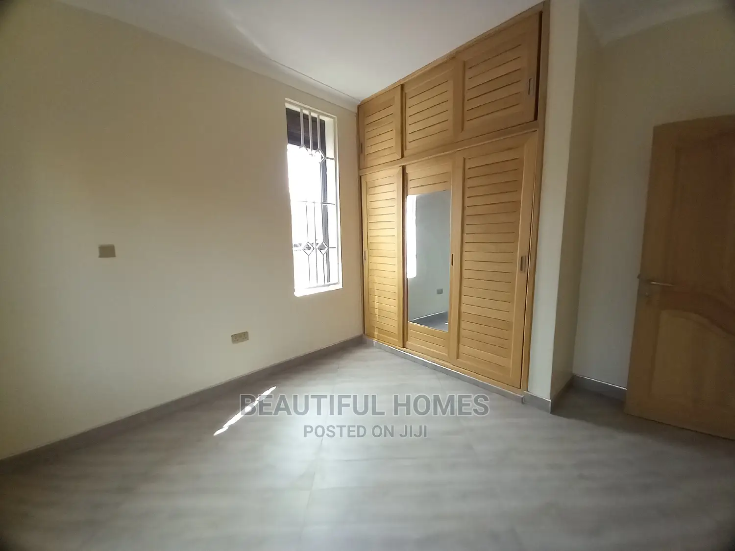 Furnished 5bdrm Mansion in Executive Estate, Kira for Sale in Kira