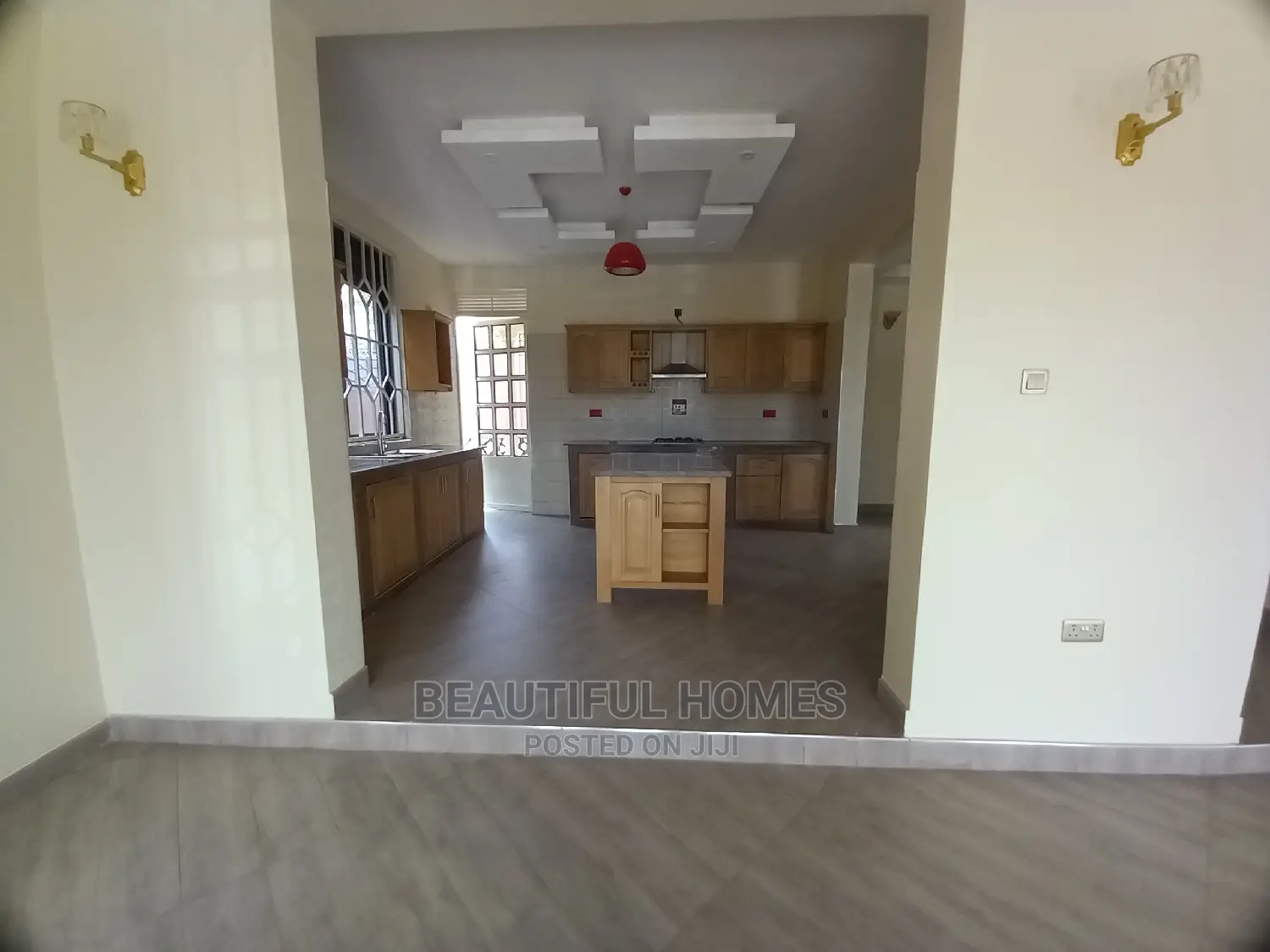 Furnished 5bdrm House in Kira Tarmack Access for Sale in Kira