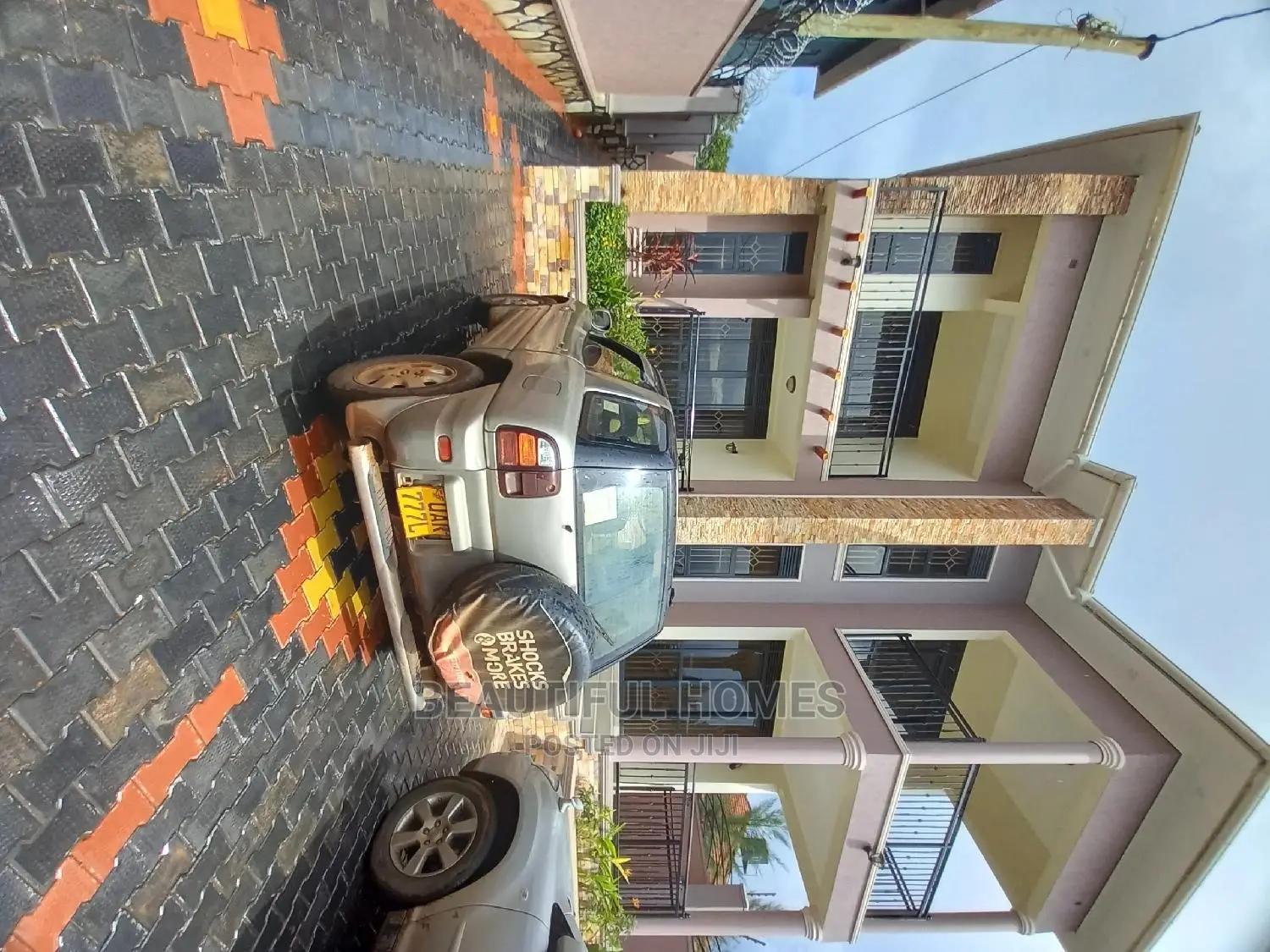 Furnished 5bdrm House in Kira Tarmack Access for Sale in Kira