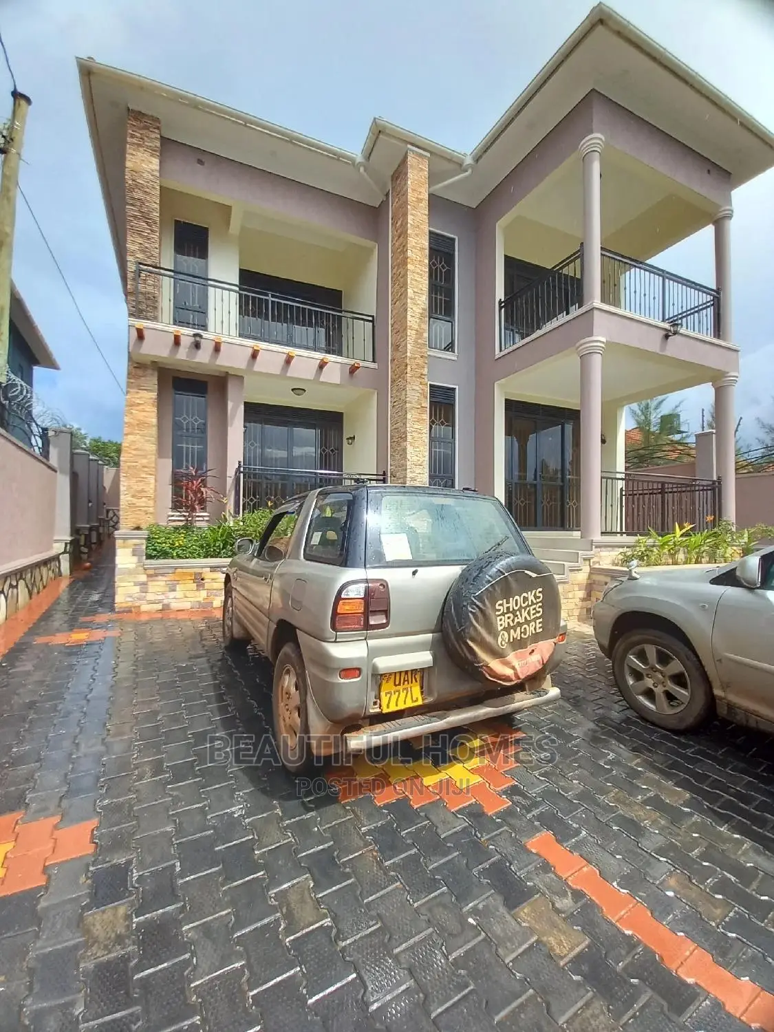 Furnished 5bdrm House in Kira Tarmack Access for Sale in Kira