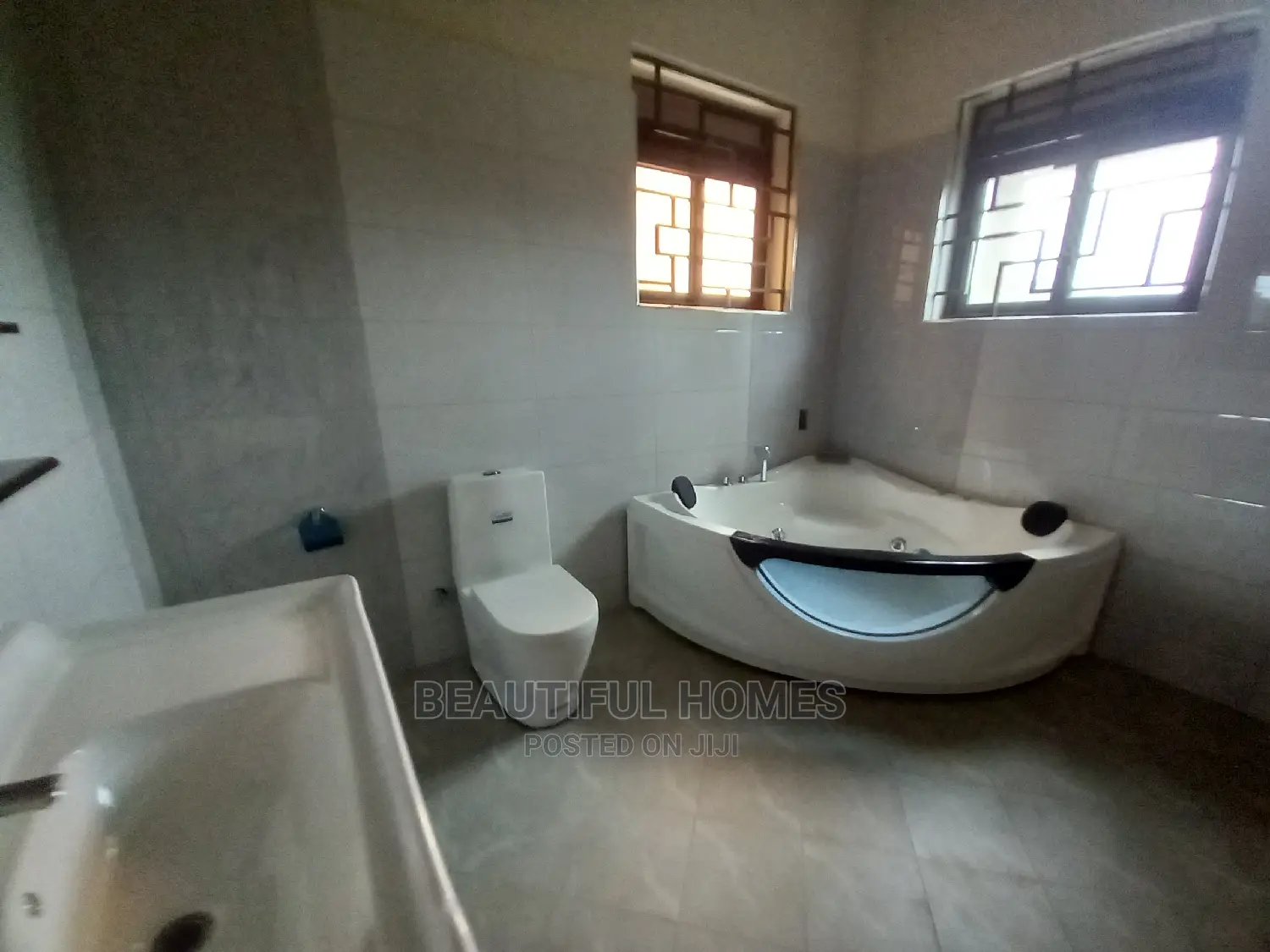 Furnished 5bdrm Mansion in Kira Very Executive for Sale in Kira