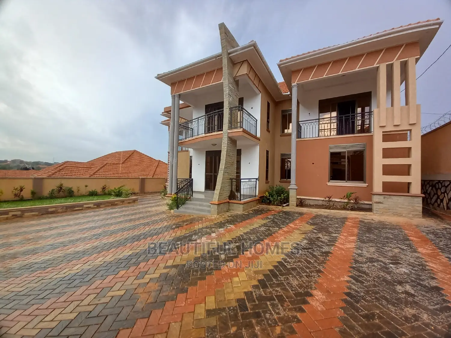 Furnished 6bdrm Duplex in Najjera Executive, Central Division for Sale in Central Division