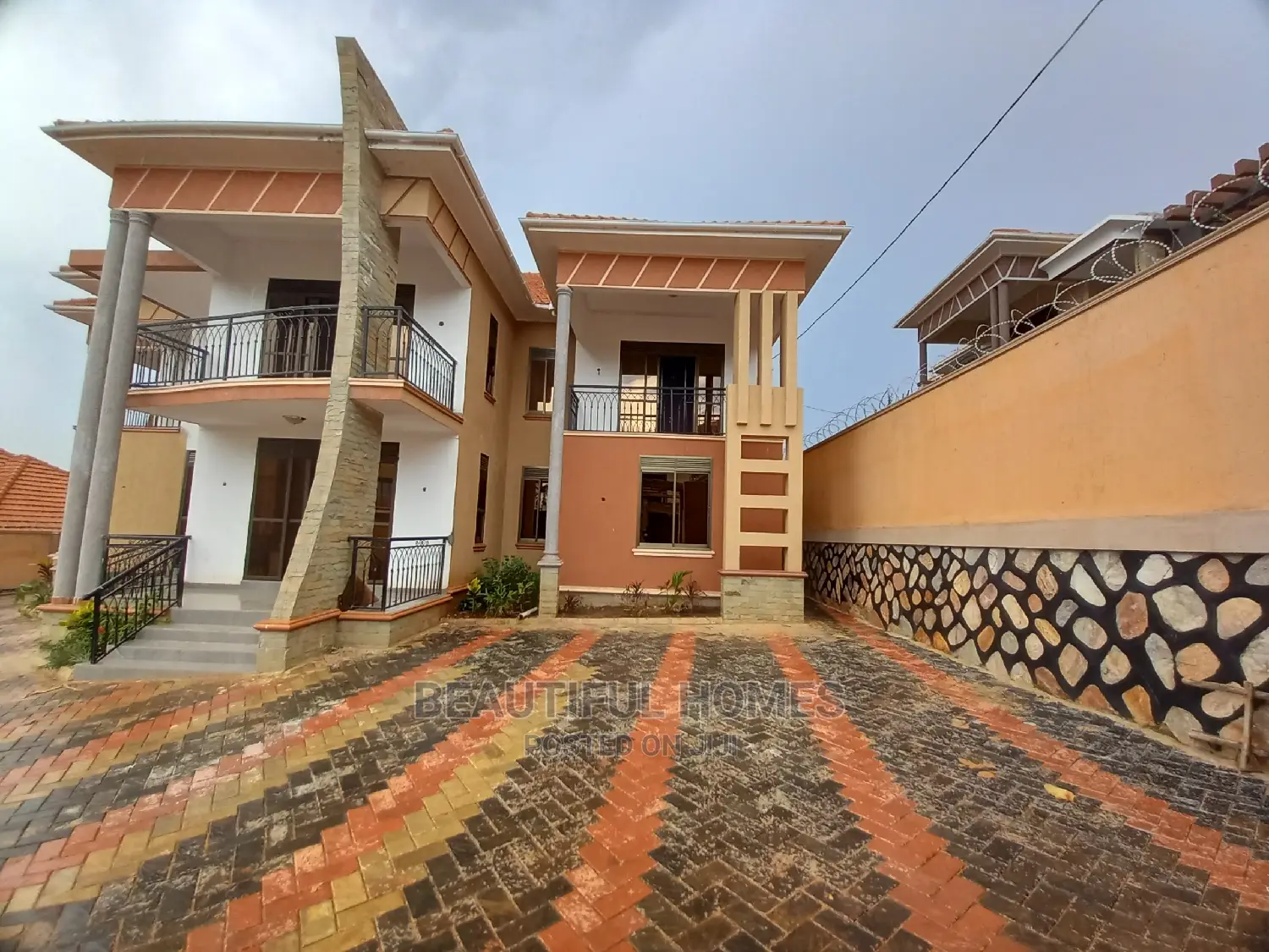 Furnished 6bdrm Duplex in Najjera Executive, Central Division for Sale in Central Division