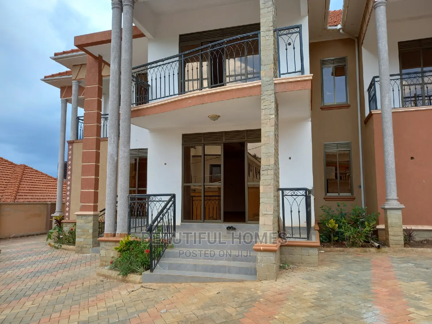 Furnished 6bdrm Duplex in Najjera Executive, Central Division for Sale in Central Division