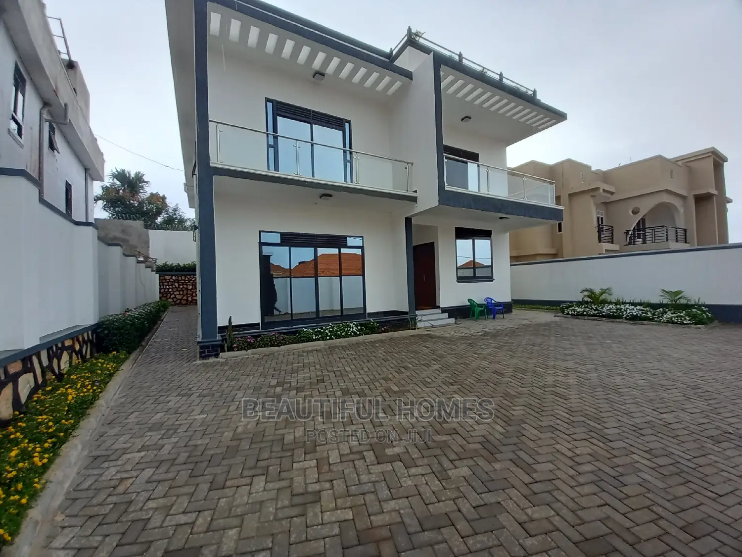 Furnished 6bdrm Mansion in Kira Corporate, Central Division for Sale in Central Division
