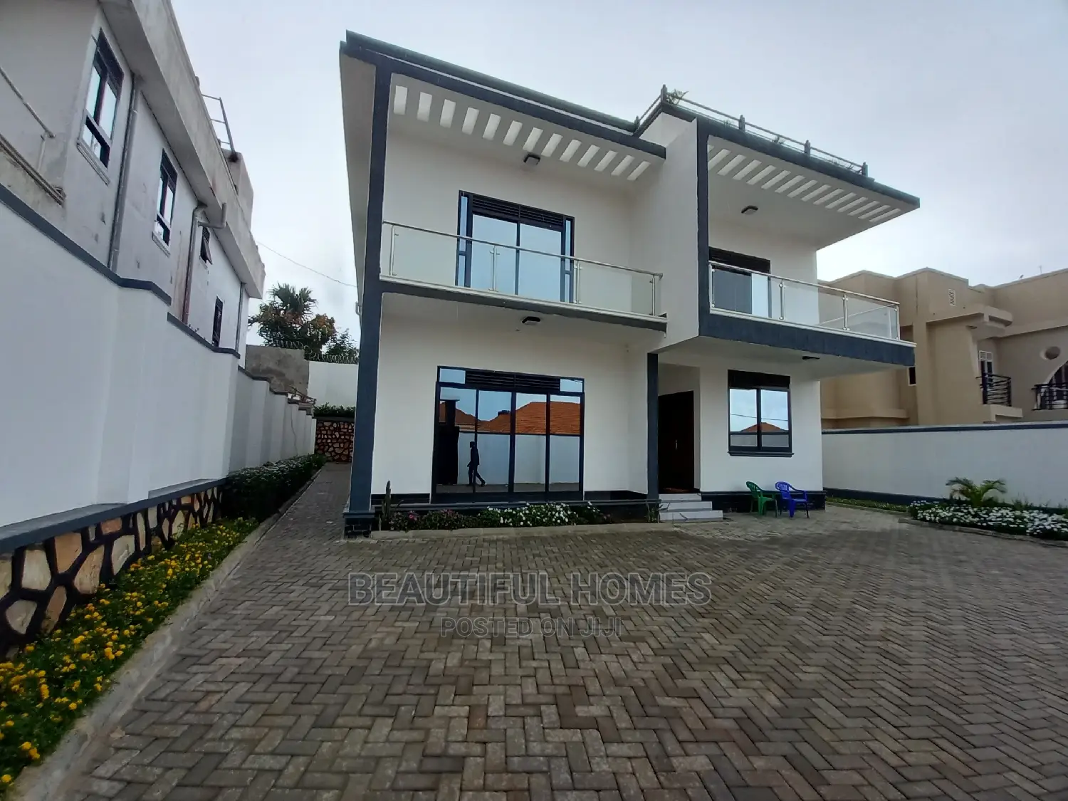 Furnished 6bdrm Mansion in Kira Corporate, Central Division for Sale in Central Division