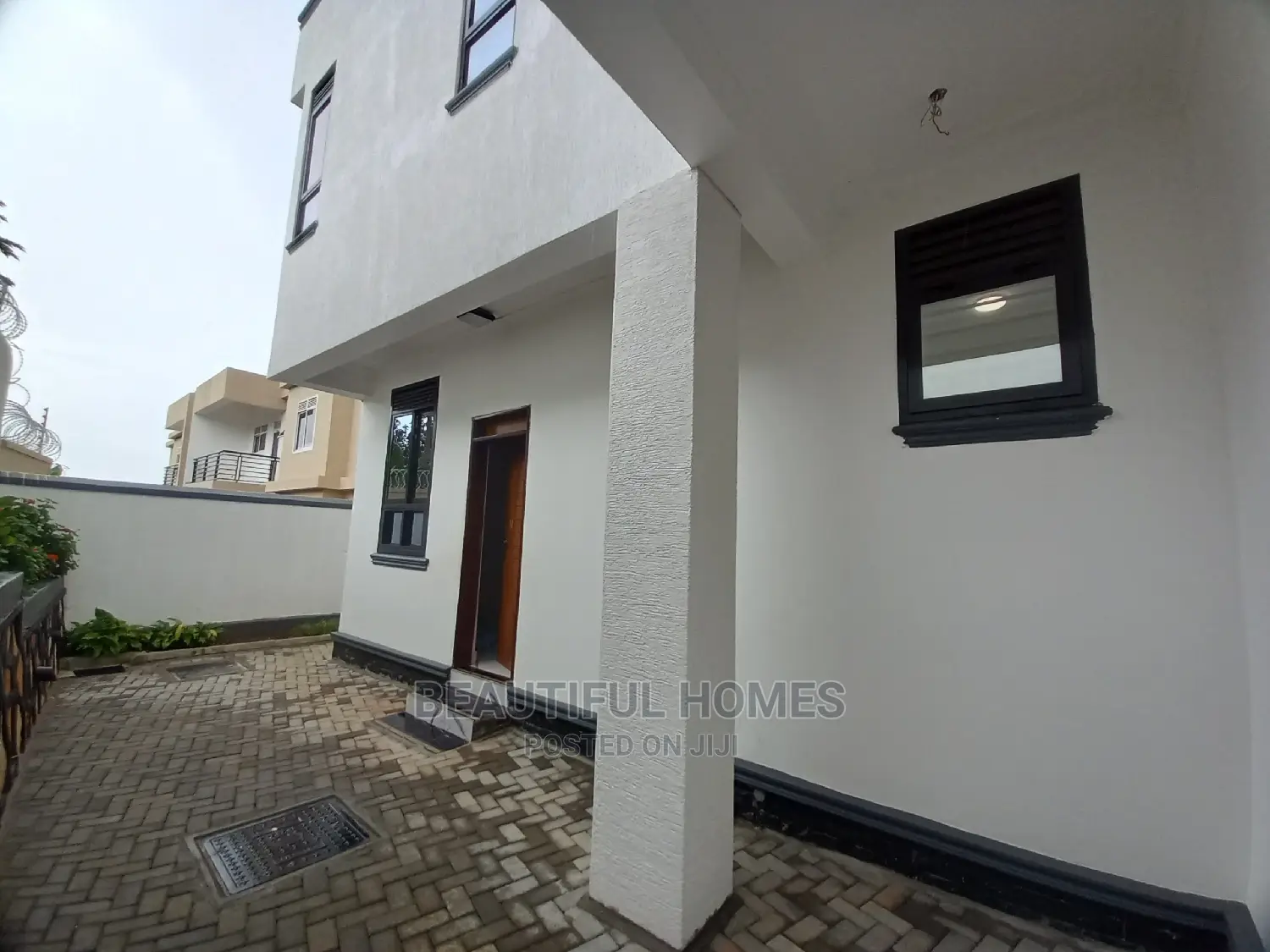 Furnished 6bdrm Mansion in Kira Corporate, Central Division for Sale in Central Division