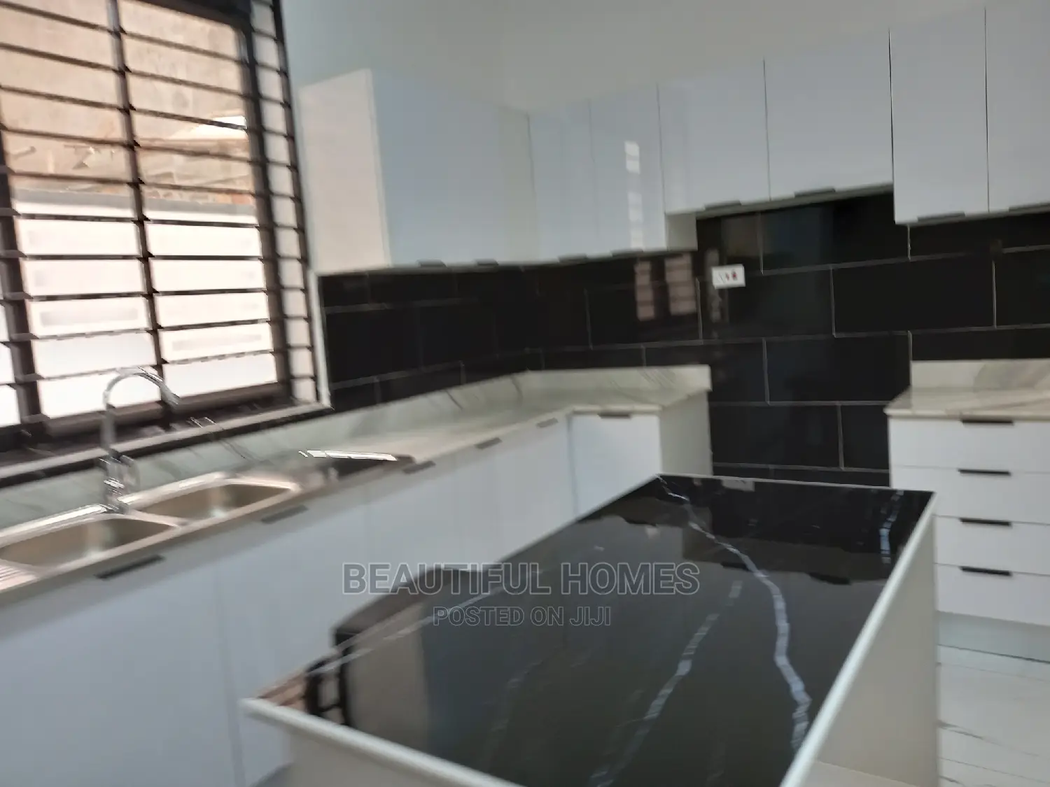 Furnished 6bdrm Mansion in Kira Corporate, Central Division for Sale in Central Division