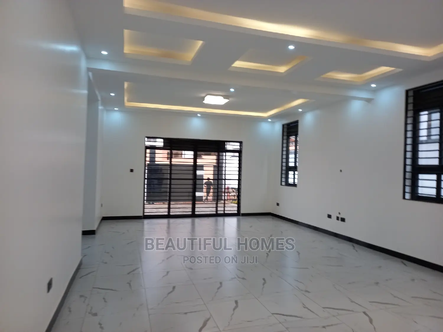 Furnished 6bdrm Mansion in Kira Corporate, Central Division for Sale in Central Division