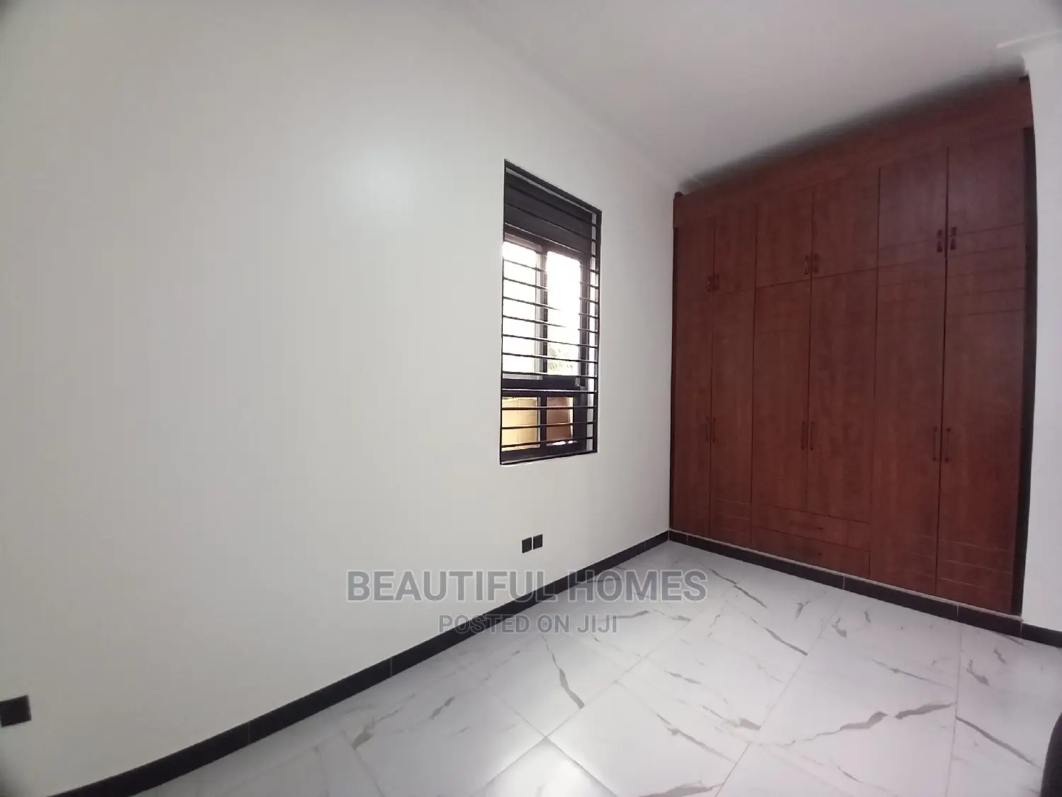 Furnished 6bdrm Mansion in Kira Tarmack Estate for Sale in Kira