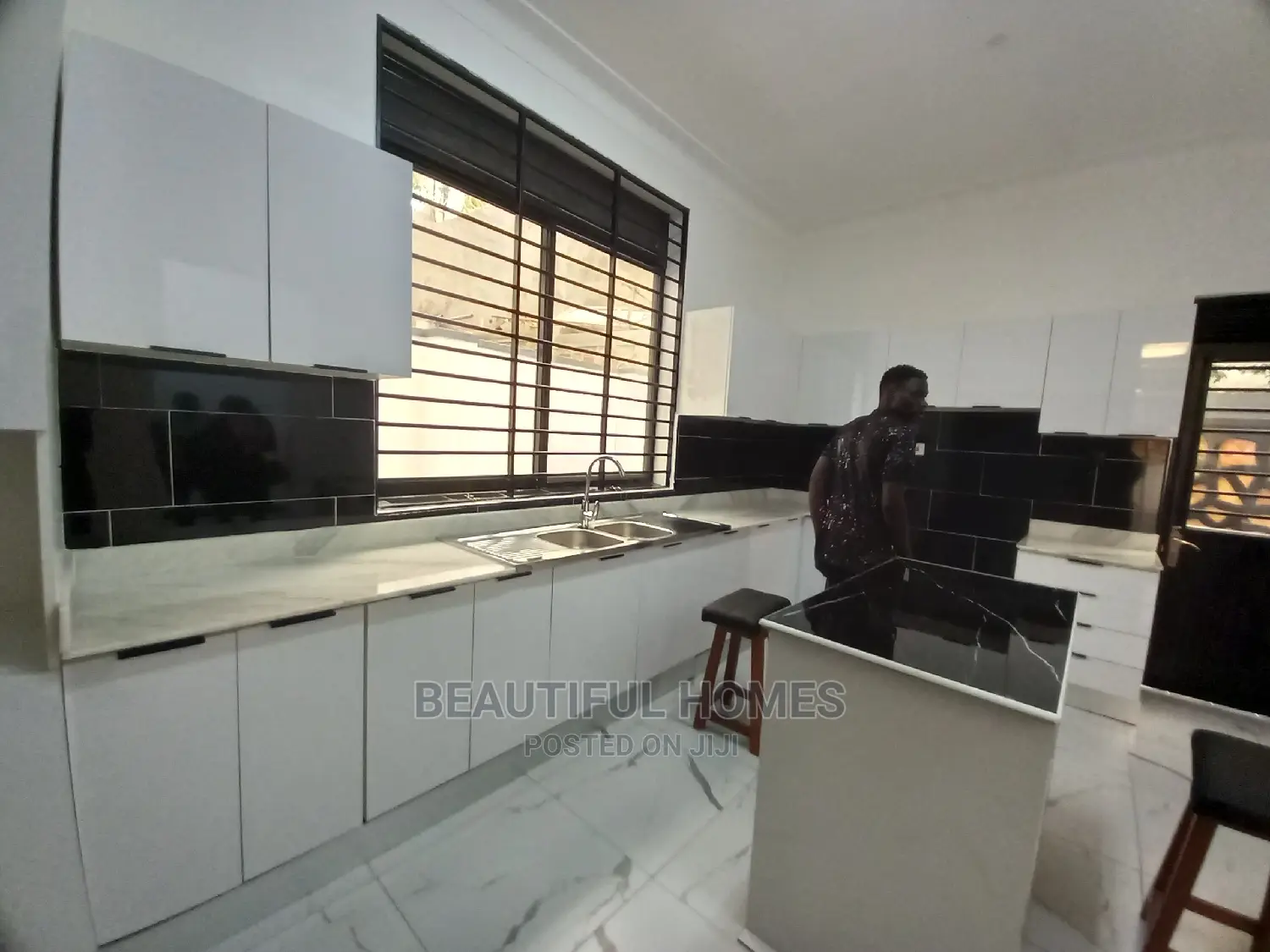 Furnished 6bdrm Mansion in Kira Ministers for Sale in Kira