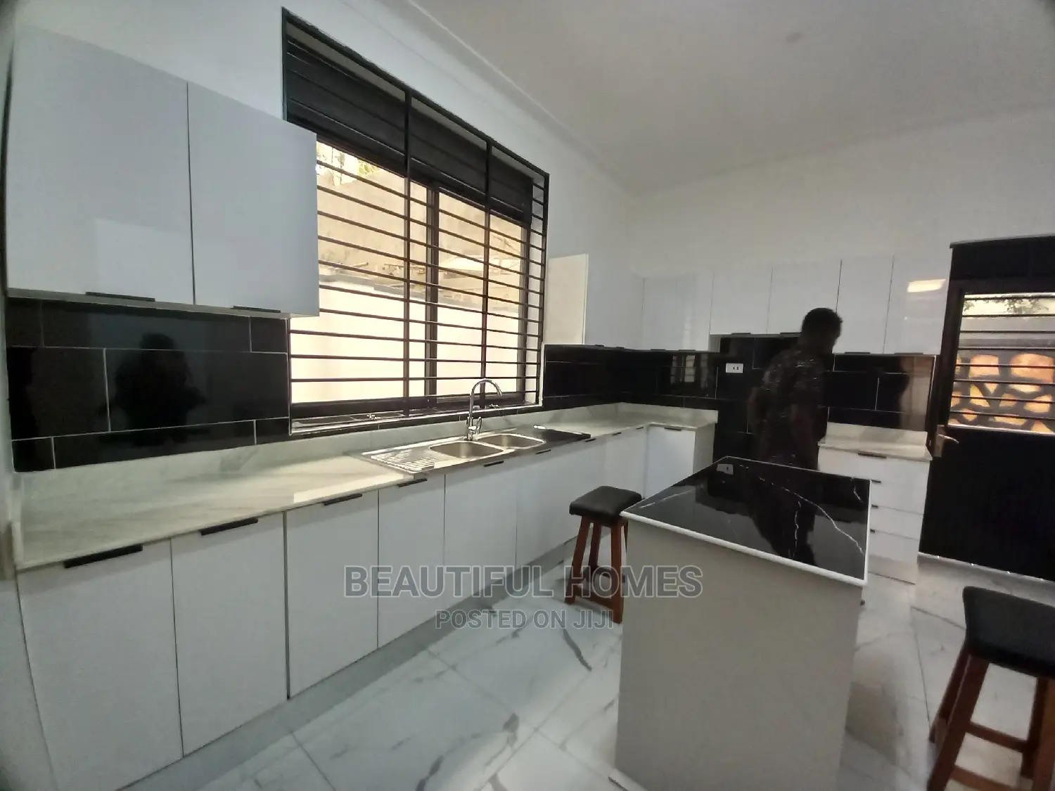 Furnished 6bdrm House in Kira First Class for Sale in Kira