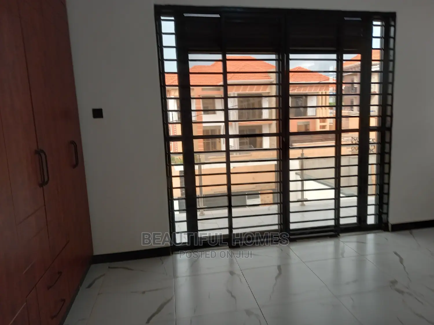 Furnished 6bdrm Mansion in Kira Corporate for Sale in Kira