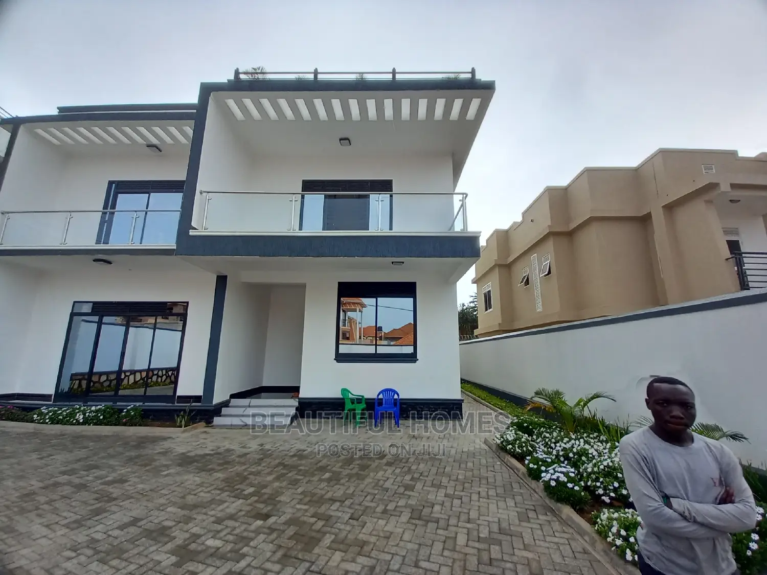 Furnished 6bdrm Mansion in Kira Diplomat for Sale in Kira