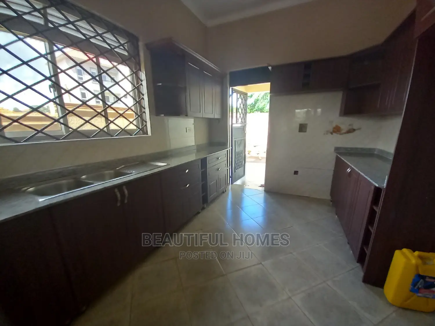 Furnished 4bdrm Bungalow in Kira Tarmacked for Sale in Kira