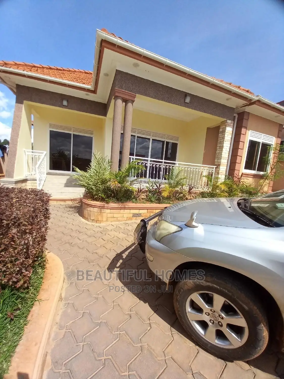 Furnished 4bdrm House in Kira Tarmack Access for Sale in Kira