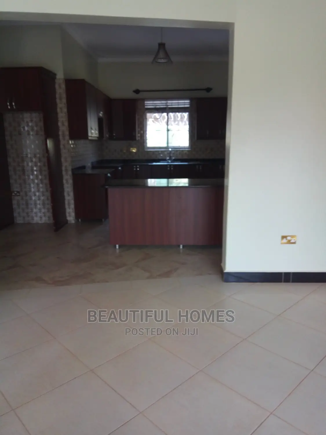 Furnished 4bdrm House in Kira Tarmack Access for Sale in Kira